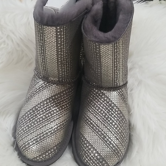 Ugg bailey bow holiday grey 4Y or womens 6 - Picture 4 of 7